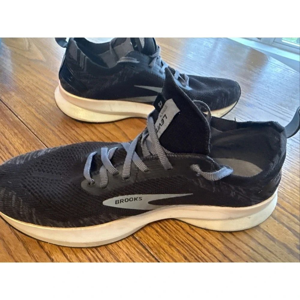 Brooks levitate women